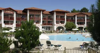 residence-pierre-et-vacances-piscine-biscarrosse (2) residence-pierre-et-vacances-piscine-biscarrosse (2)