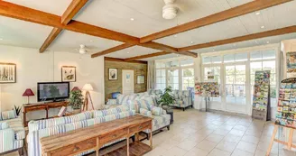 residence-pierre-et-vacances-salon-accueil-biscarrosse residence-pierre-et-vacances-salon-accueil-biscarrosse
